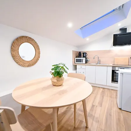 Cozy Avec Terrasse N12 Appartement