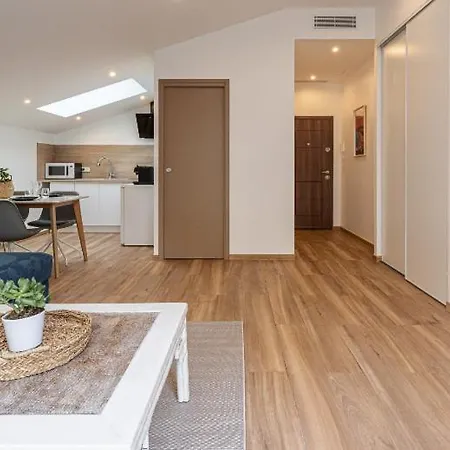 Cozy Avec Terrasse N12 *